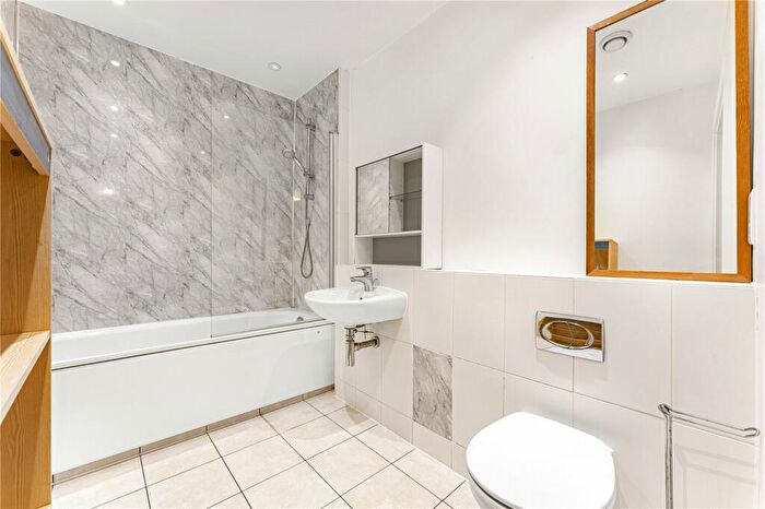 2 Bedroom Apartment To Rent In Coral Apartments, Salton Square, London, E14
