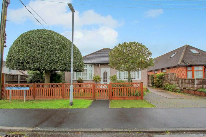 2 Bedroom Detached Bungalow To Rent In Athelstan Gardens, Wickford SS11