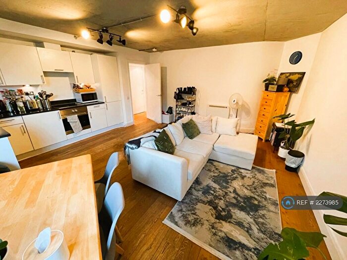 2 Bedroom Flat To Rent In Murray Grove, London, N1