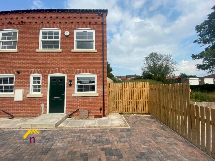 3 Bedroom Town House To Rent In Church Street, Thorne, DN8