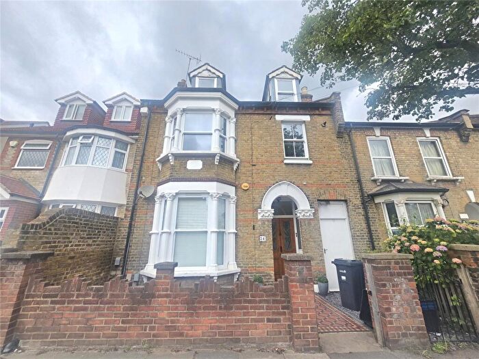 3 Bedroom Flat For Sale In Mulberry Way, London, E18