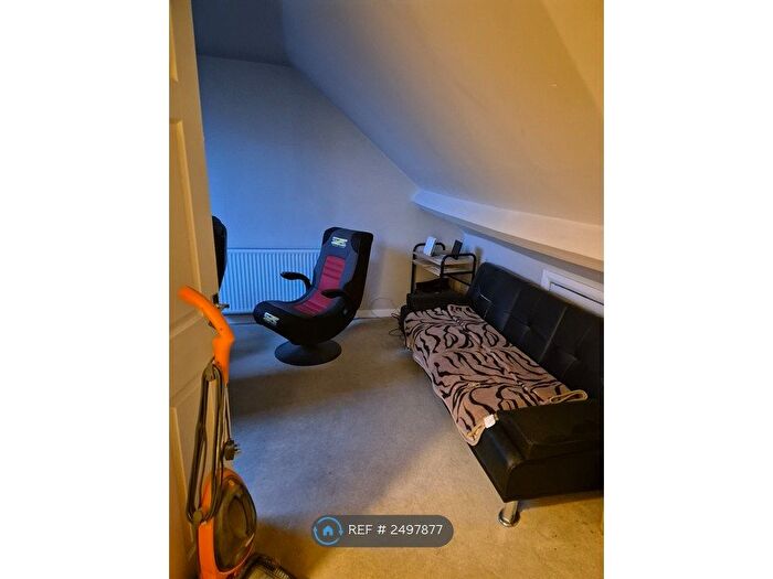5 Bedroom Bungalow To Rent In Lawn Lane, Hemel Hempstead, HP3