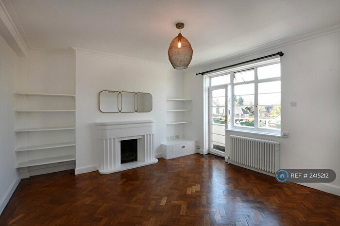 3 Bedroom Flat To Rent In Highcroft, London, N6
