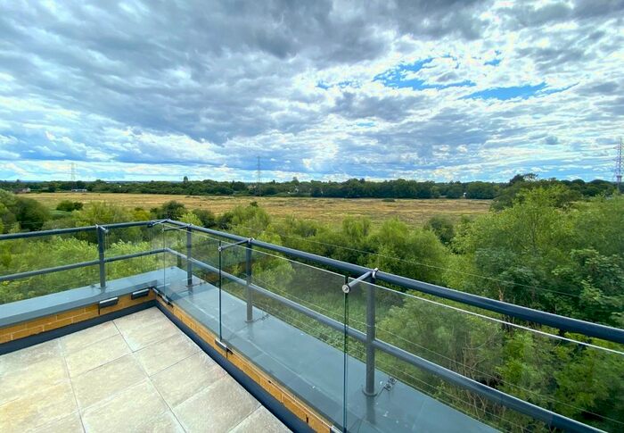 2 Bedroom Flat To Rent In London Road, Staines-Upon-Thames, Surrey, TW18