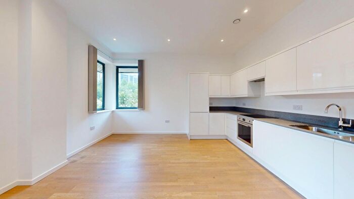 1 Bedroom Flat To Rent In Riverbank Way, Brentford, TW8