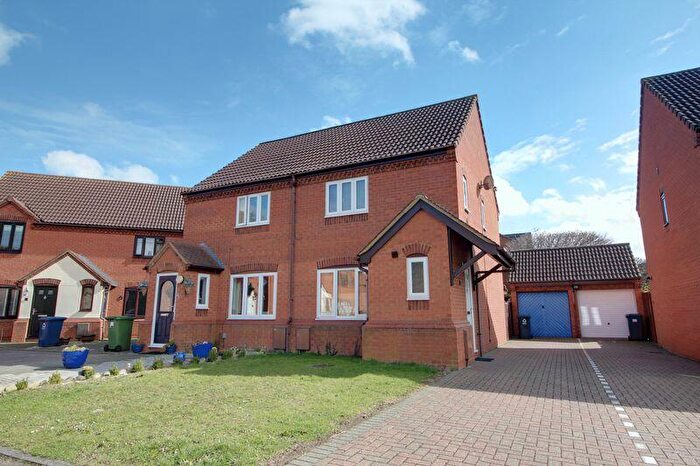 2 Bedroom Semi-Detached House To Rent In Cornwallis Drive, St. Neots, PE19
