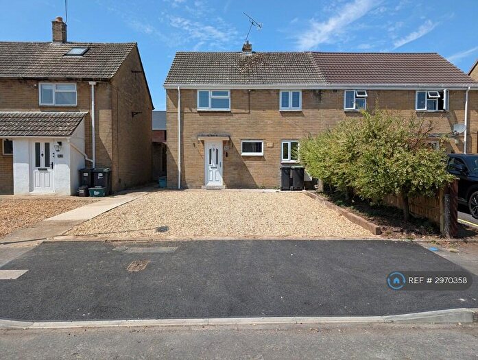 3 Bedroom Semi Detached House To Rent In Barnes Crescent, Wimborne, BH21