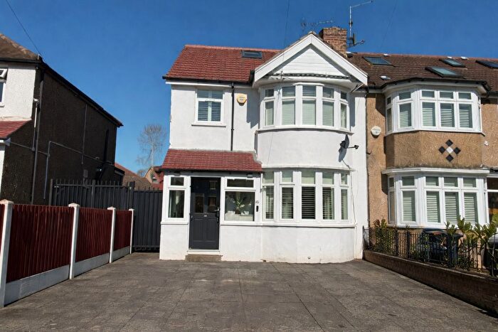 4 Bedroom Semi Detached House To Rent In Clauson Avenue, Northolt, Middlesex, UB5