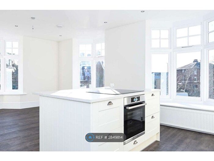 2 Bedroom Flat To Rent In Shipbourne Road, Tonbridge, TN10