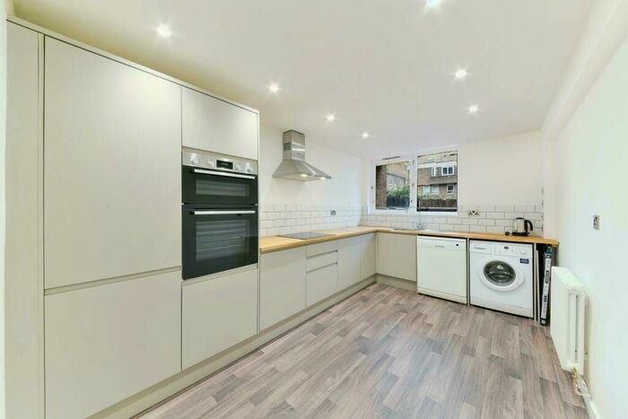 3 Bedroom Flat To Rent In Maudlins Green, London, E1W
