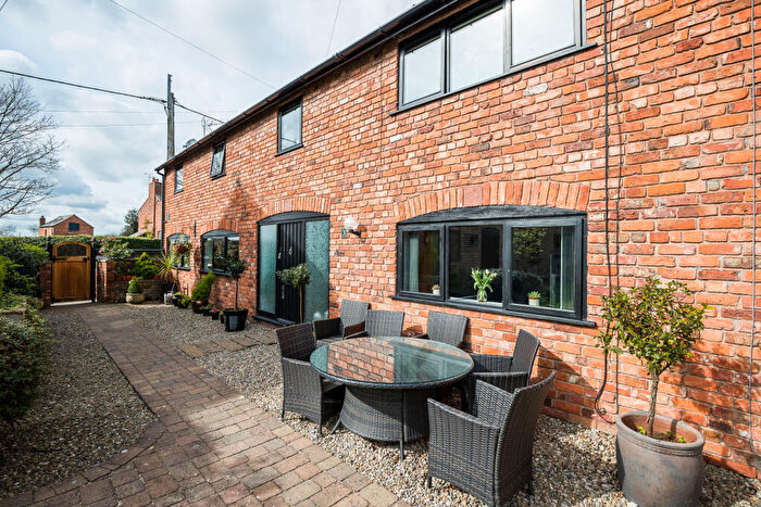 3 Bedroom Semi-Detached House For Sale In Little Heath Road, Chester, CH3