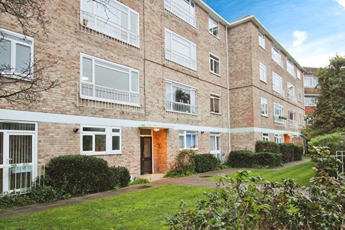 2 Bedroom Flat To Rent In Inner Park Road, London, SW19