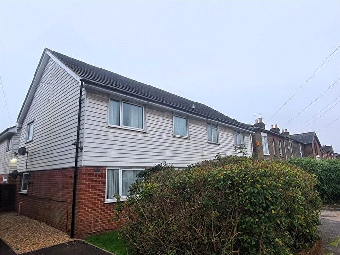 1 Bedroom Flat To Rent In Millbrook Road East, Southampton, Hampshire, SO15