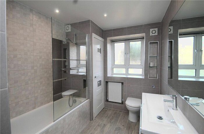 2 Bedroom Flat To Rent In Vincennes Estate, St. Gothard Road, London, SE27