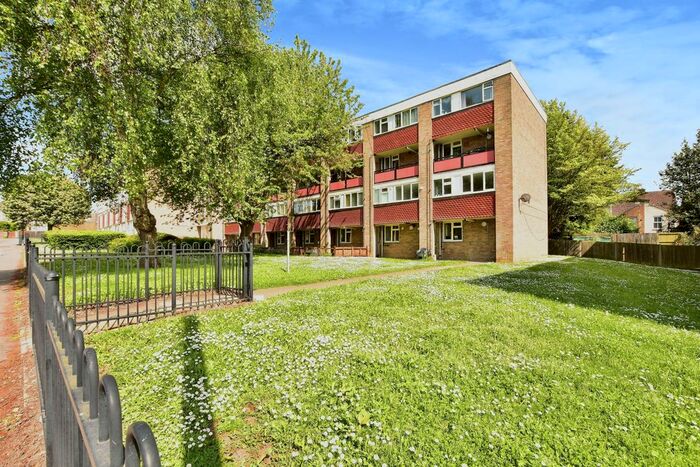 2 Bedroom Flat To Rent In Wheeler Street, Maidstone, Kent, ME14