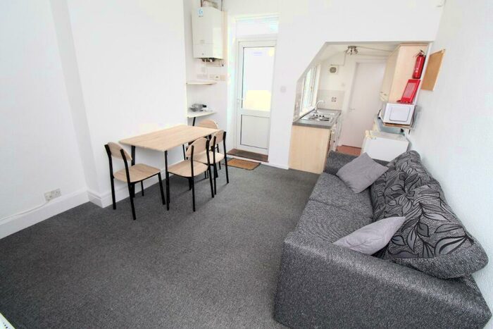 5 Bedroom Terraced House To Rent In Beeston Road, Nottingham, NG7