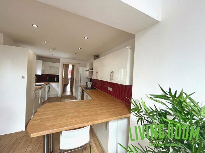 7 Bedroom House To Rent In Dogfield Street, Cathays, Cardiff, CF24