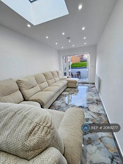 5 Bedroom Semi-Detached House To Rent In Hill Rise, Dartford, DA2