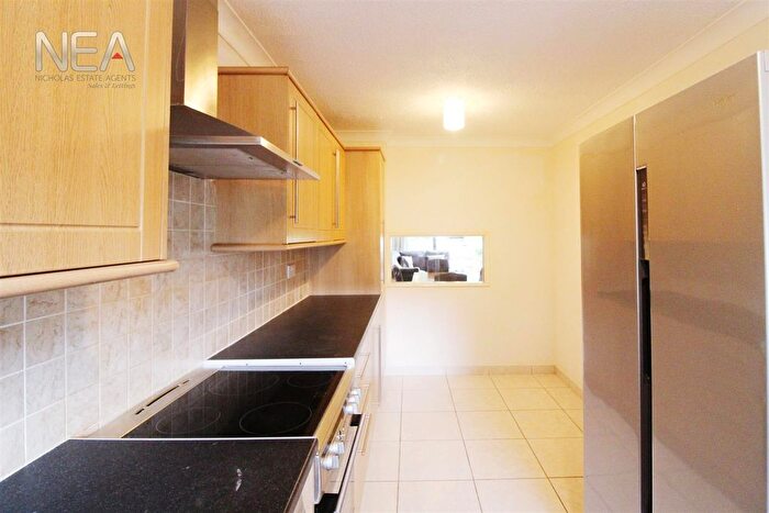 4 Bedroom Town House To Rent In Cardinal Close, Caversham, Reading, RG4