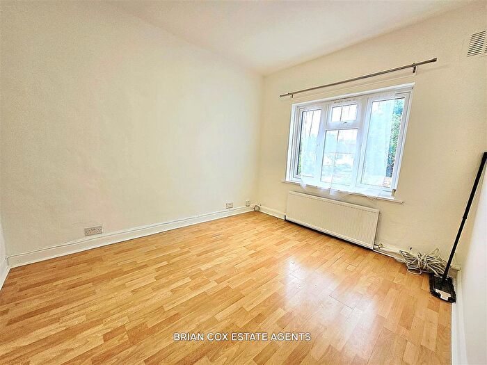 2 Bedroom Maisonette To Rent In Greenway Gardens, Greenford, UB6