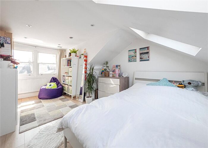 2 Bedroom Apartment To Rent In Windsor Road, London, NW2