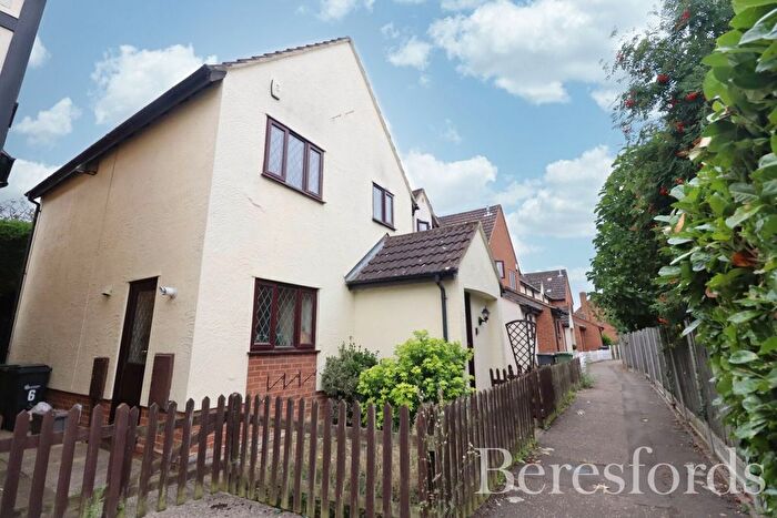 3 Bedroom Semi-detached House For Sale In Larch Walk, Hatfield Peverel, CM3