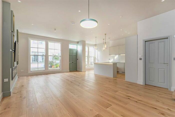 3 Bedroom Property To Rent In Sussex Mews West, London, W2