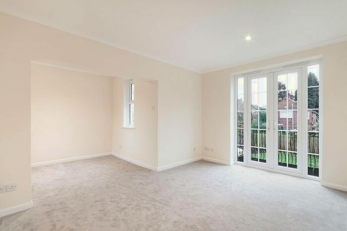 2 Bedroom Maisonette To Rent In Upper Village Road, Ascot SL5