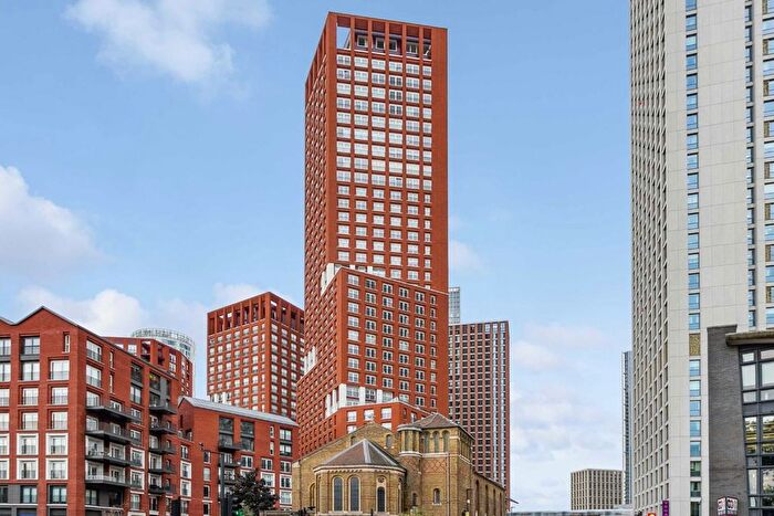 3 Bedroom Flat To Rent In Exchange Gardens, London, SW8