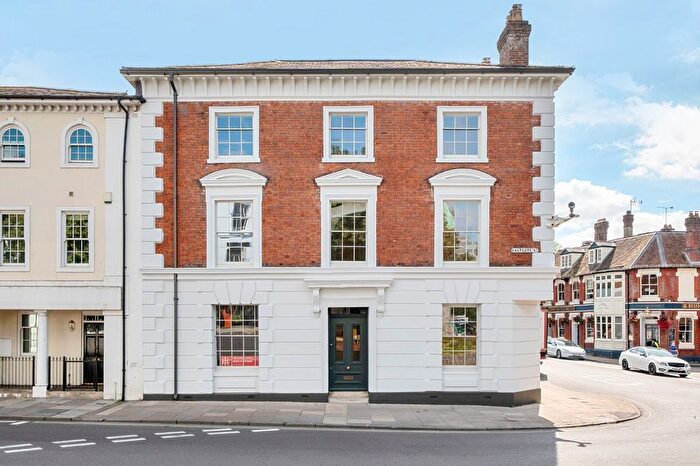 2 Bedroom Flat To Rent In Eastgate House, Eastgate Street, Winchester, Hampshire, SO23