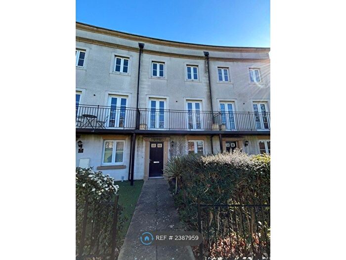 4 Bedroom Detached House To Rent In Borders Crescent, Loughton, IG10