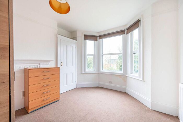 3 Bedroom Flat For Sale In Springwell Avenue, Willesden, London, NW10