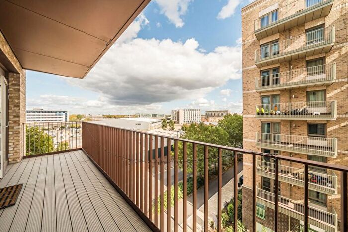 3 Bedroom Flat For Sale In Wray Avenue, Silvertown, E16