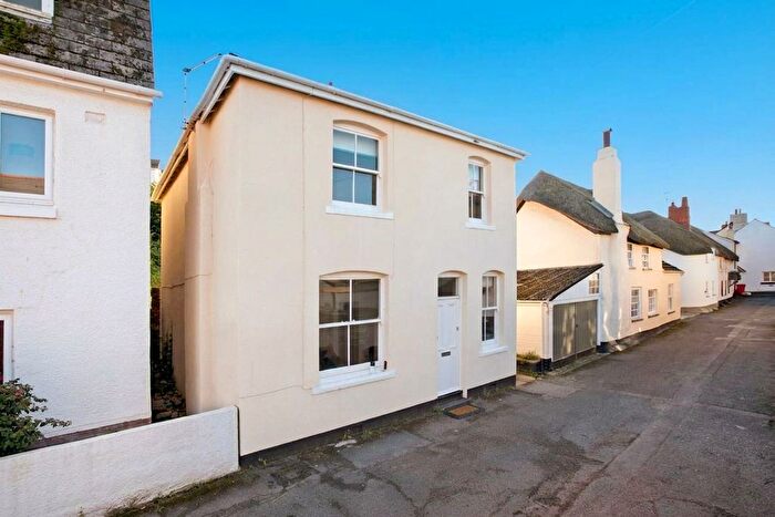 2 Bedroom Flat To Rent In First Floor Flat, Dagmar Street, TQ14