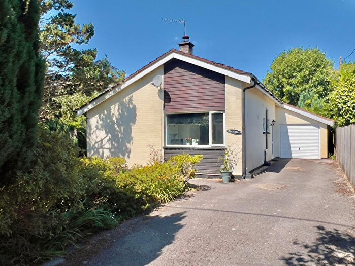 3 Bedroom Bungalow For Sale In Dibden Purlieu, Southampton, SO45