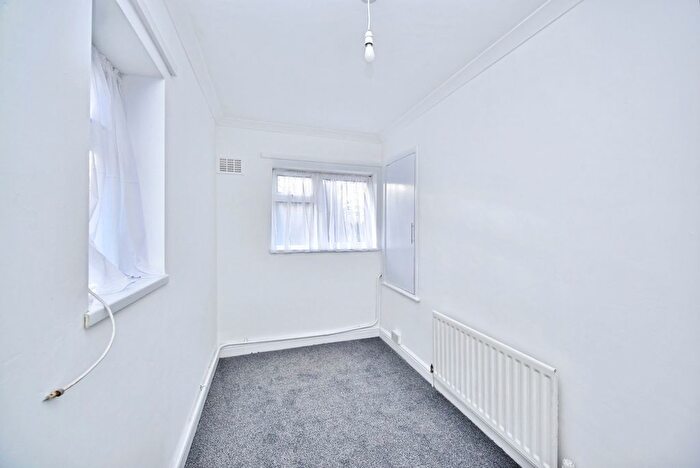 3 Bedroom End Of Terrace House For Sale In Highland Road, Maidstone, Kent, ME15 - Photo 11