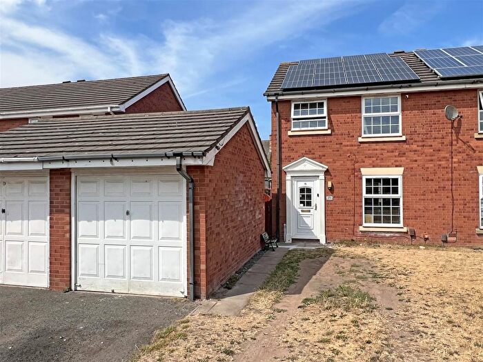 3 Bedroom Semi Detached House For Sale In Glovers Way, Telford, TF5