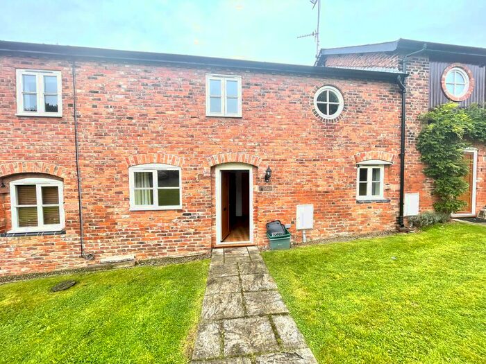 3 Bedroom Chalet To Rent In Mill Farm Cottages, Darnhall, Winsford, CW7