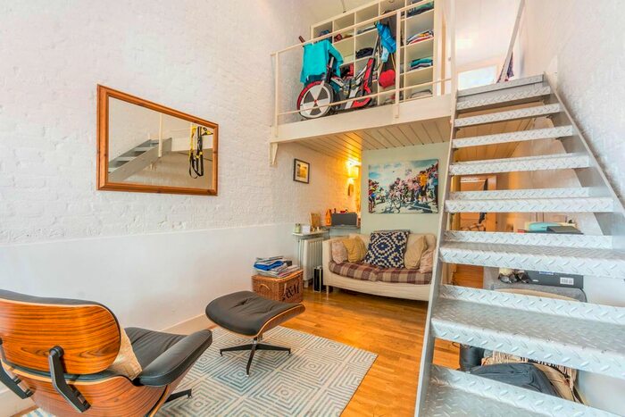 2 Bedroom Mews To Rent In New Wharf Road, King's Cross, London, N1