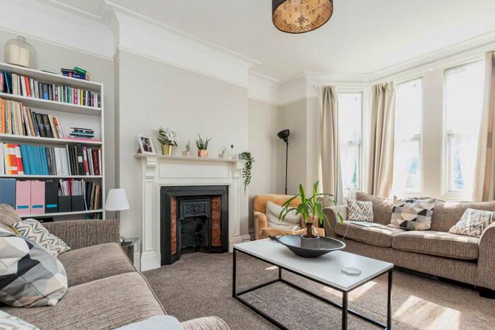 3 Bedroom Flat To Rent In Monson Road, London, NW10