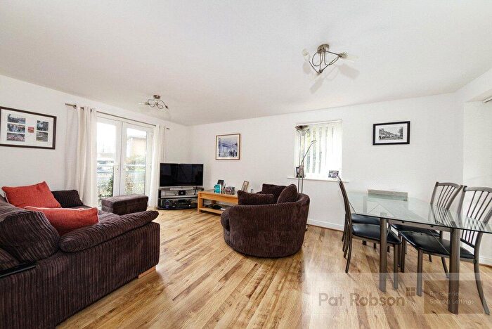 2 Bedroom Apartment For Sale In Knightsbridge Court, Gosforth, Newcastle Upon Tyne, Tyne And Wear, NE3