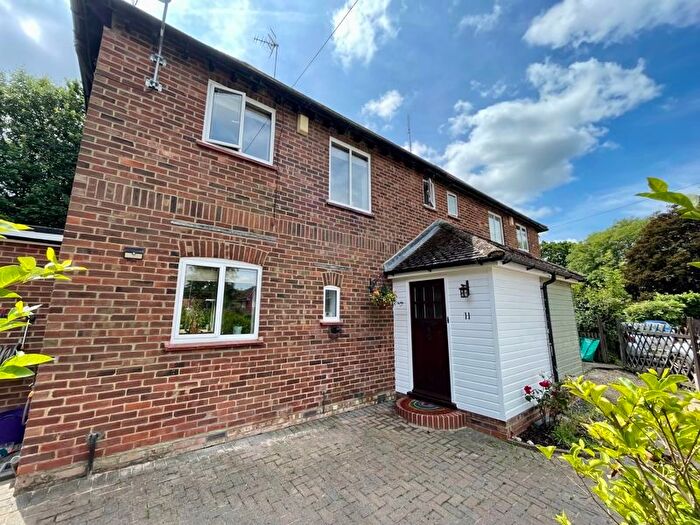 3 Bedroom Semi-Detached House For Sale In Barnetts Road, Leigh, TN11