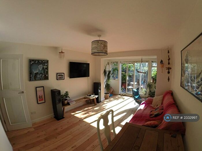 1 Bedroom Flat To Rent In Bath Close, London, SE15