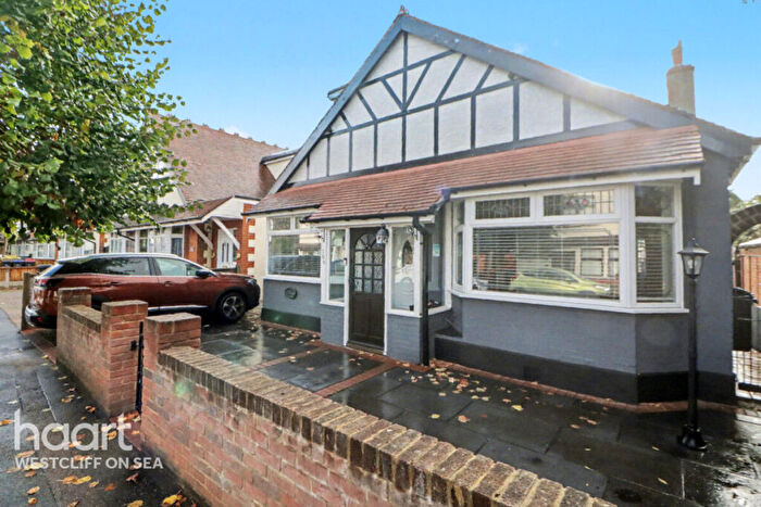 4 Bedroom Detached Bungalow For Sale In South Avenue, Southend-on-Sea, SS2