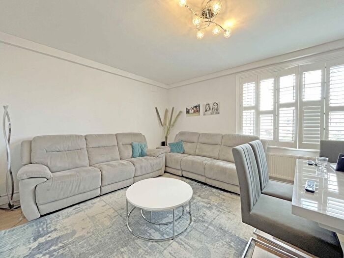 3 Bedroom Flat To Rent In Horn Lane, London, W3