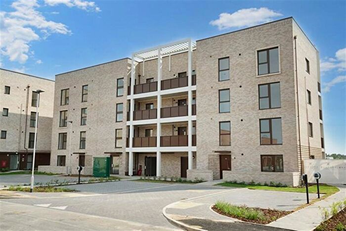 2 Bedroom Flat To Rent In Bedroom Property In Genome Close, Franklin Gardens, CB3