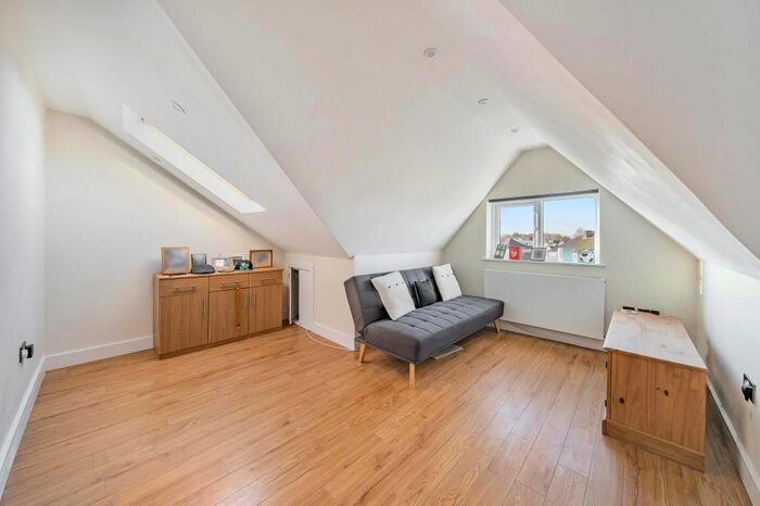 1 Bedroom Flat To Rent In Ashford, Kent, TW15