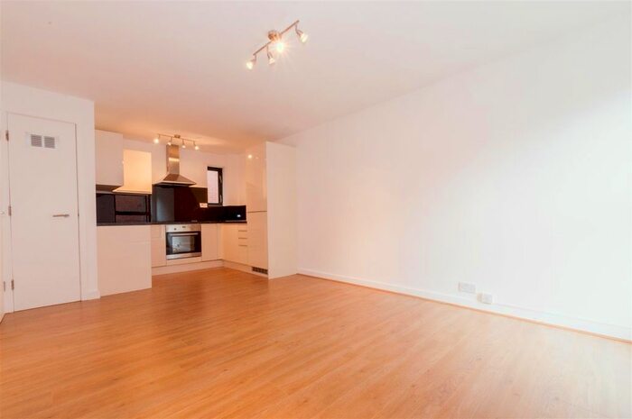 1 Bedroom Flat To Rent In The Chandlers, Leeds, LS2