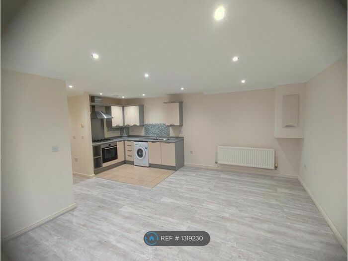 2 Bedroom Flat To Rent In Saunders Close, Ilford, IG1