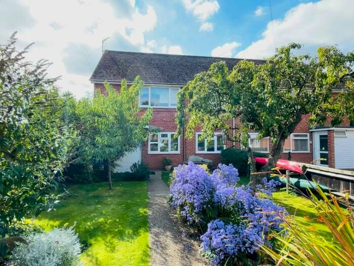 2 Bedroom Maisonette To Rent In Winters Field, Crowmarsh Gifford, OX10